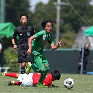 あなたのレフェリーへの文句が サッカー少年の成長を止めている サカイク