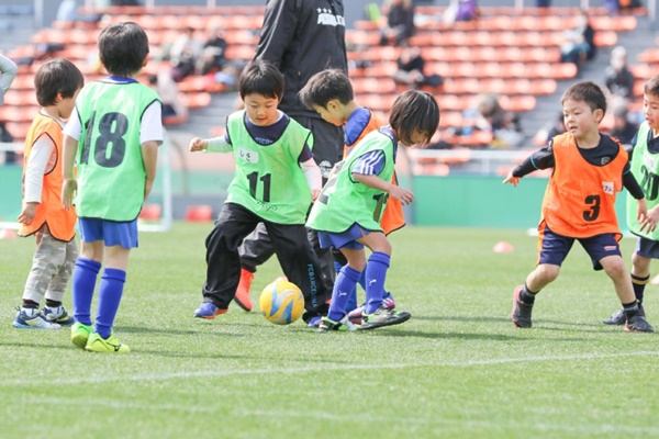 サッカーの楽しさを親も知ろう まずは自分で蹴って 体感してみること サカイク