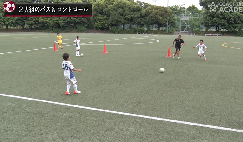パスを受ける際の正しいポジショニング Jacpa東京fc U 12が実践する8人制サッカーの狭いスペースでフィニッシュまで持ち込む攻撃方法 サカイク