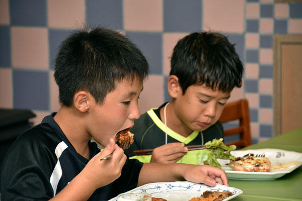 いまさら聞けない 子どもにとってバランスのよい食事とは 飽食時代の栄養不足に注意 サカイク